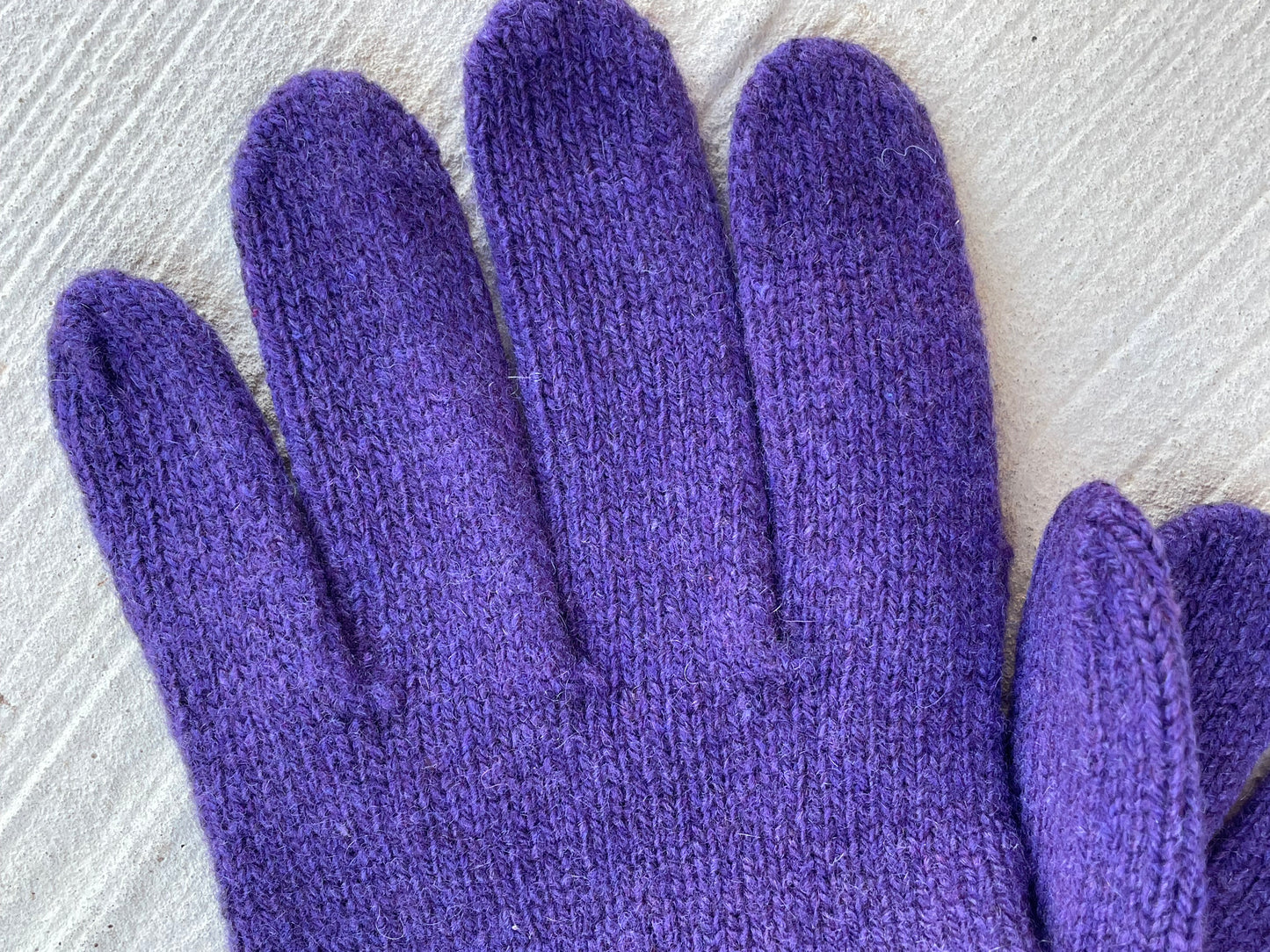 Bedford Recycled Cashmere Gloves Violet