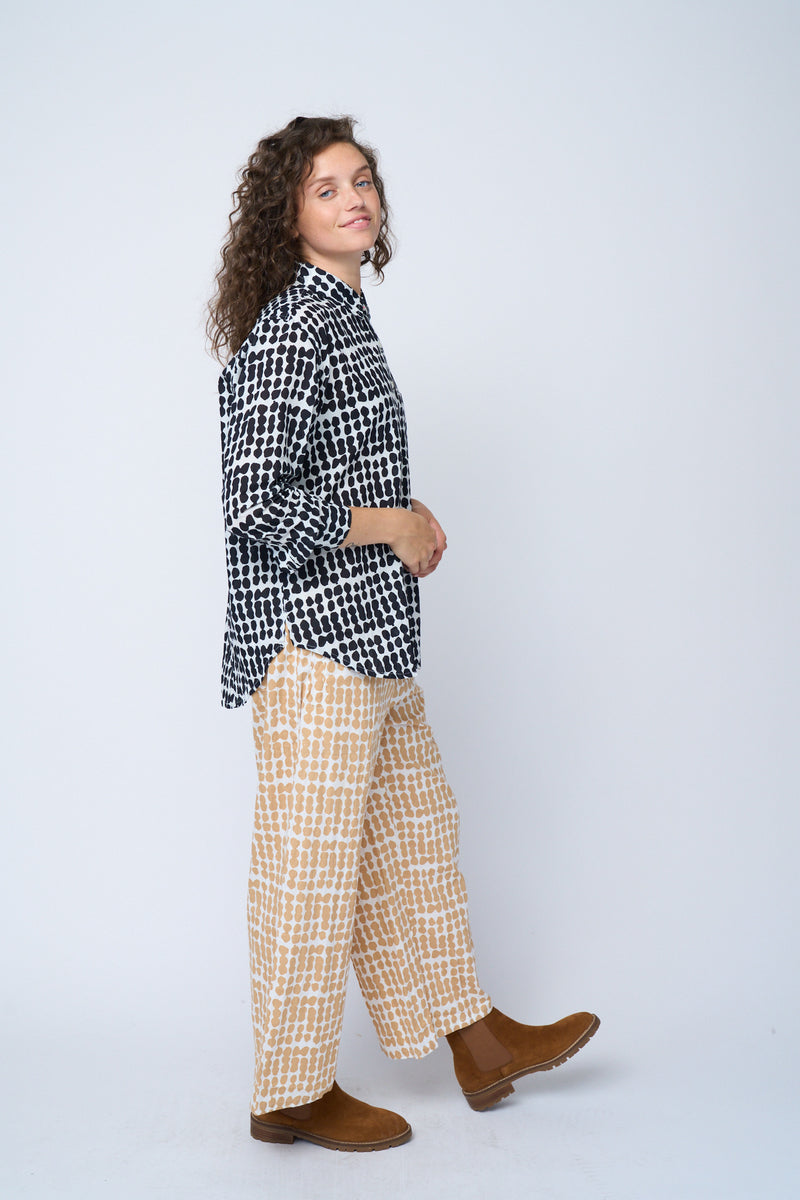 Good Boyfriend Shirt - Messy Dots Black