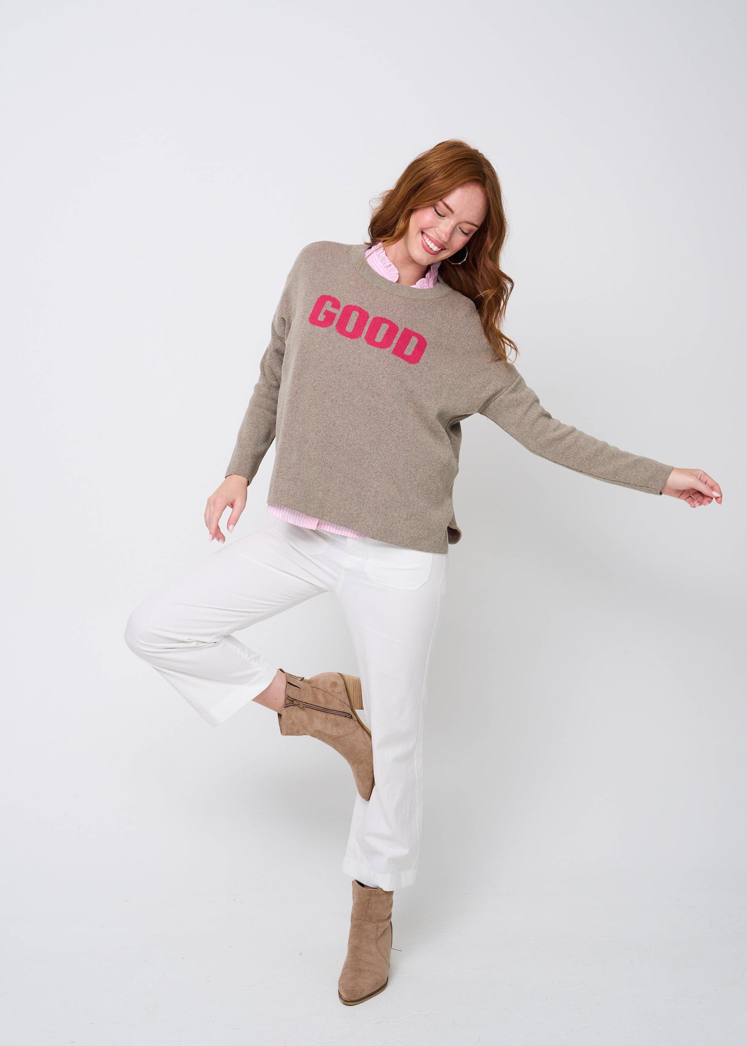 Good Relaxed Sweater - Taupe 1 - Front - Studio