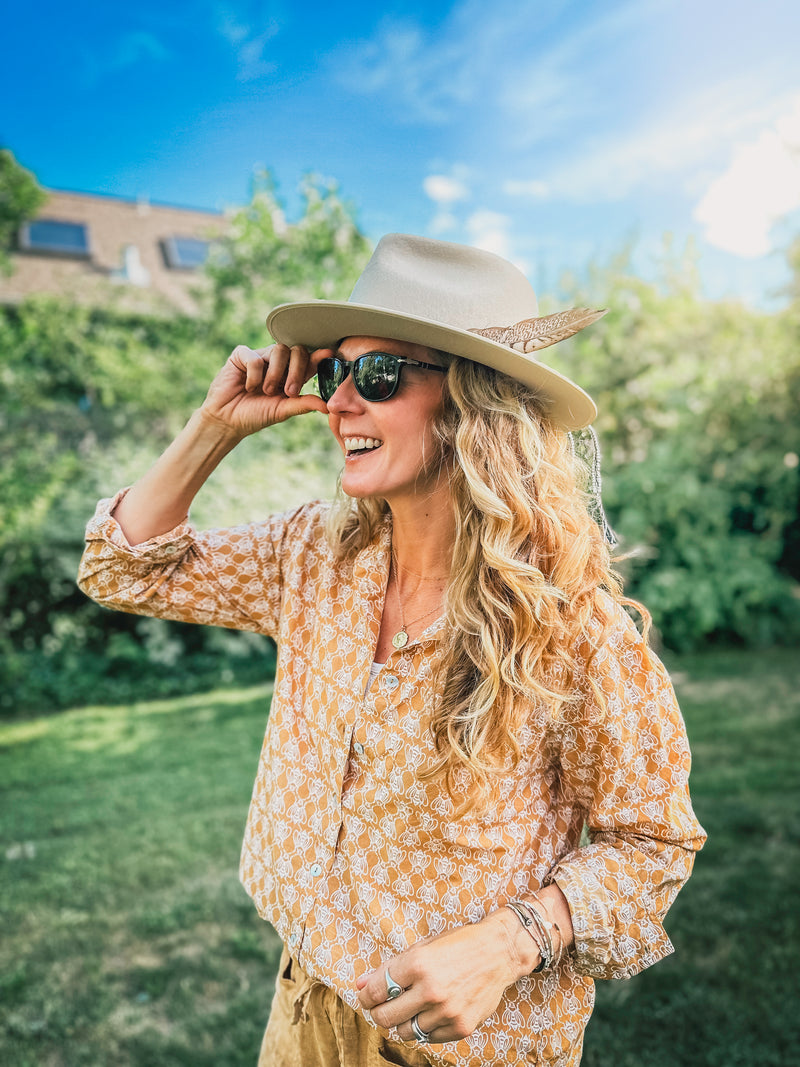 Good Boyfriend Shirt - Bee Print