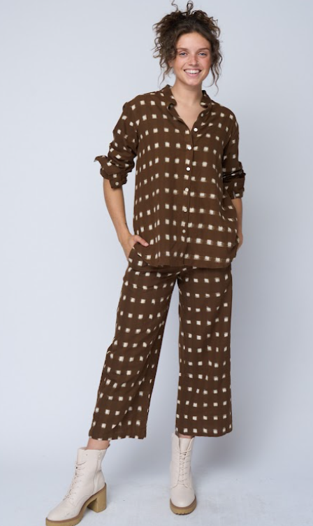 Good Boyfriend Shirt with Mandarin Collar - Ikat Squares Mocha