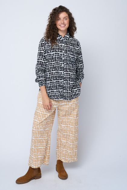 Good Boyfriend Shirt - Messy Dots Black