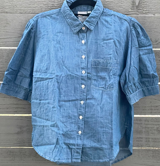 Good Girlfriend Shirt - Chambray  1 - On fence