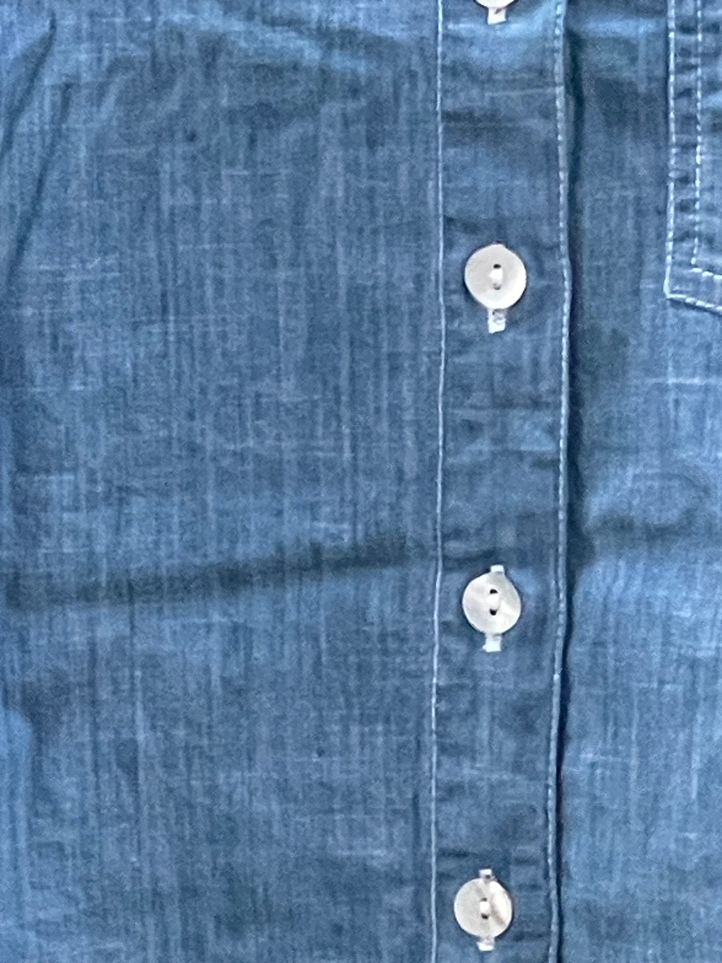 Good Girlfriend Shirt - Chambray 2 - Close up