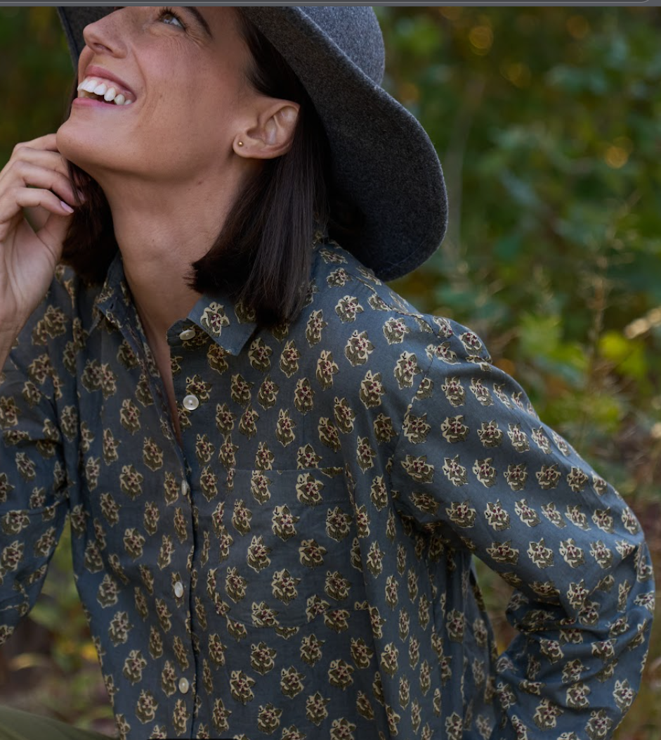 Good Boyfriend Shirt - Rockport Floral Charcoal 4 - Close up